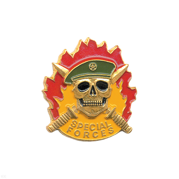 Значок мет. Special forces (череп в оливк. берете) лат. на пимсе