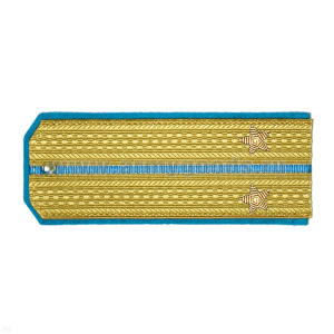 Погоны парадные золотые (шелк) с 1 голуб. просв., вышит. канителью (лейтенант)